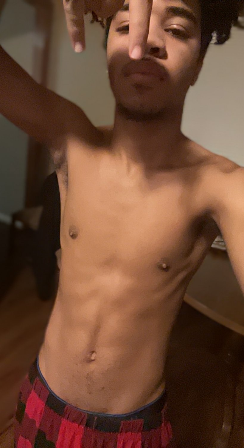 who’s want’s to suck my big dick #YsPoOon9