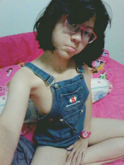 น้องปลื้ม นิธิดา ภัทรวังส์ เด็กร่านขี้เงี่ยนของเมืองกาญจนบุรียั่วไปทั่วมั่วเย็ดไม่เลือกกระหรี่จัดๆ #ujR4n5h0